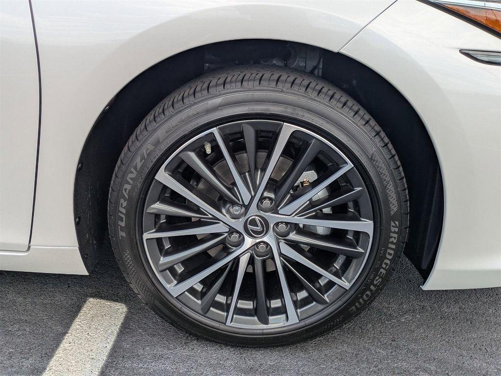 new 2025 Lexus ES 300h car, priced at $50,829