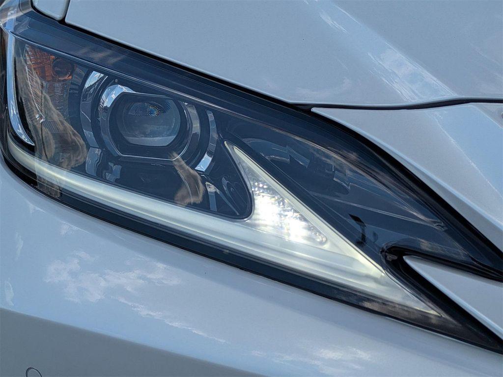 new 2025 Lexus ES 300h car, priced at $50,829