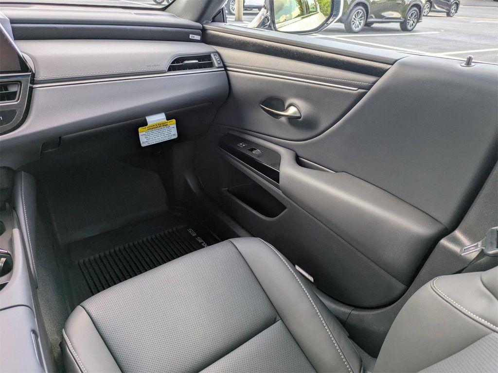 new 2025 Lexus ES 300h car, priced at $50,829