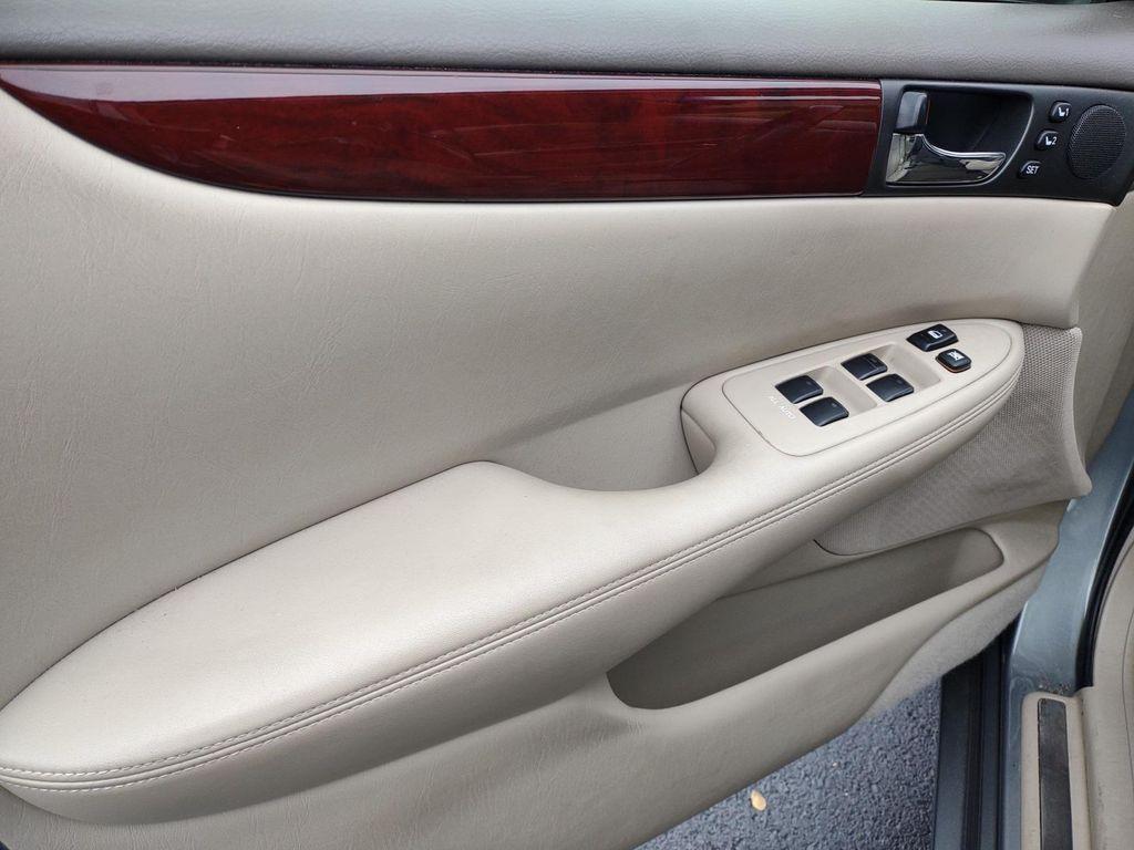 used 2004 Lexus ES 330 car, priced at $8,995