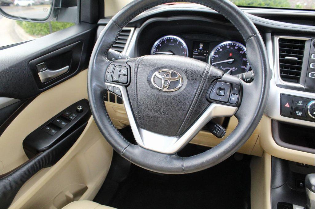 used 2015 Toyota Highlander car, priced at $17,755