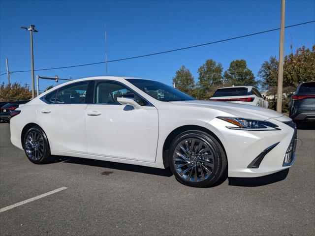 new 2025 Lexus ES 300h car, priced at $54,519