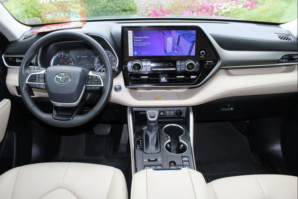 used 2024 Toyota Highlander car, priced at $39,555