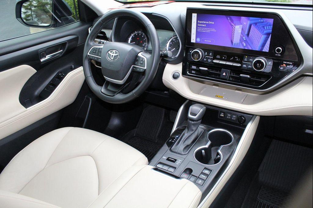 used 2024 Toyota Highlander car, priced at $39,555