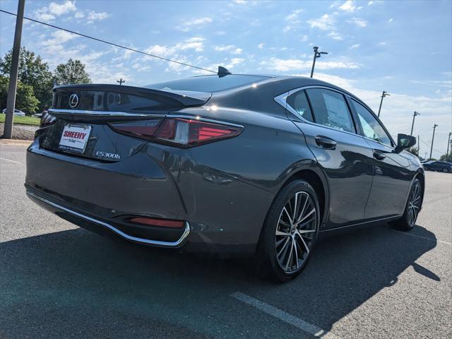 new 2025 Lexus ES 300h car, priced at $50,609