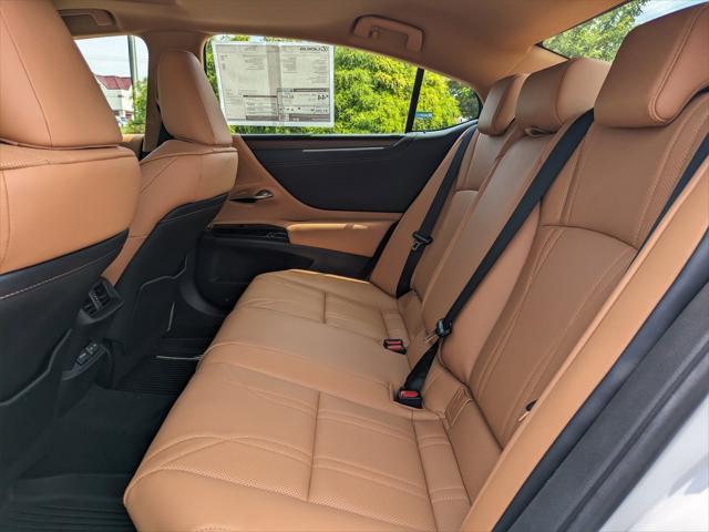 new 2025 Lexus ES 300h car