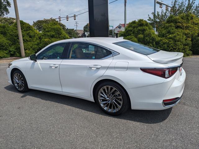 new 2025 Lexus ES 300h car