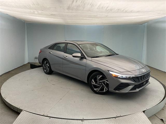 new 2025 Hyundai Elantra car, priced at $25,076