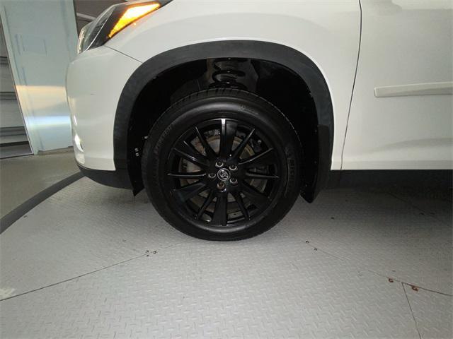 used 2019 Toyota Highlander car, priced at $27,490