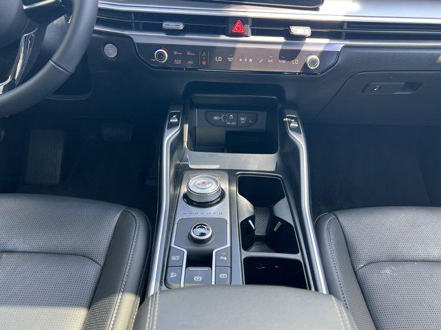 used 2025 Kia Sorento Hybrid car, priced at $35,000