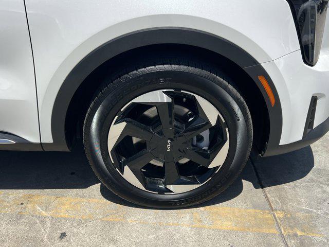 used 2025 Kia Sorento Hybrid car, priced at $35,000