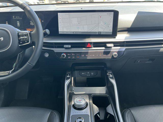 used 2025 Kia Sorento Hybrid car, priced at $35,000