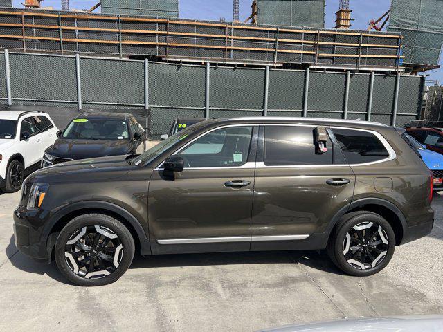 used 2023 Kia Telluride car, priced at $37,000