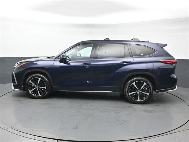 used 2021 Toyota Highlander car, priced at $35,466