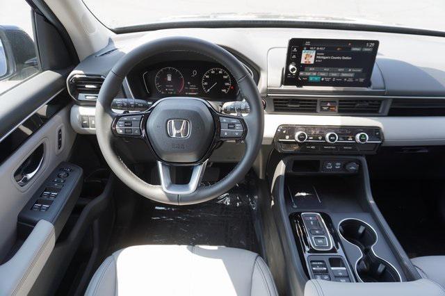 new 2025 Honda Pilot car, priced at $45,050