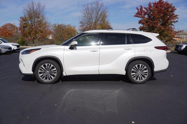 used 2021 Toyota Highlander car, priced at $39,900