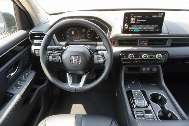 new 2025 Honda Pilot car, priced at $45,050