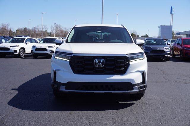 new 2025 Honda Pilot car, priced at $45,950