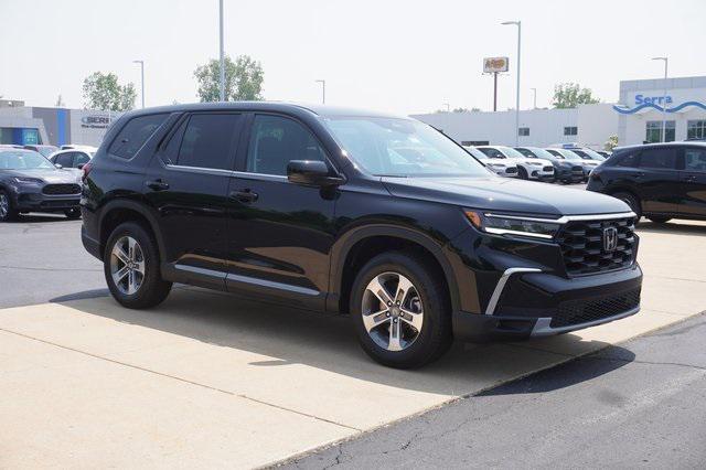 new 2025 Honda Pilot car, priced at $45,595