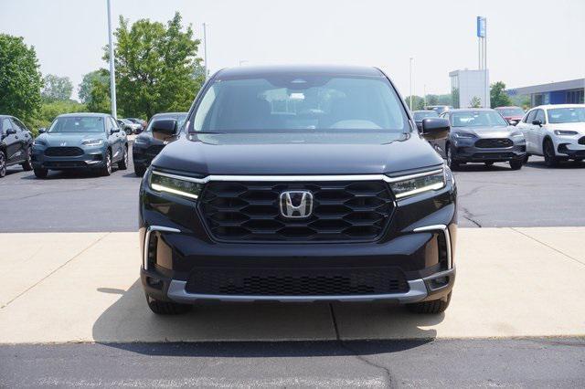 new 2025 Honda Pilot car, priced at $45,595