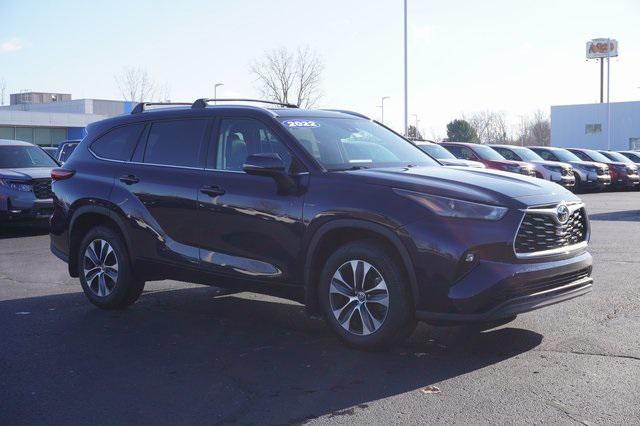 used 2022 Toyota Highlander car, priced at $34,990