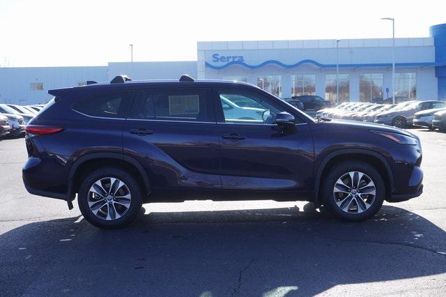 used 2022 Toyota Highlander car, priced at $34,990