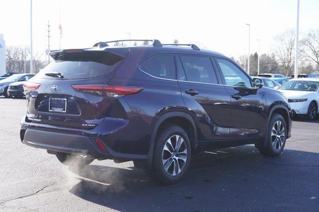 used 2022 Toyota Highlander car, priced at $33,700