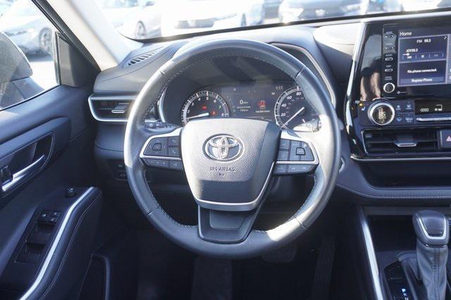 used 2022 Toyota Highlander car, priced at $33,700