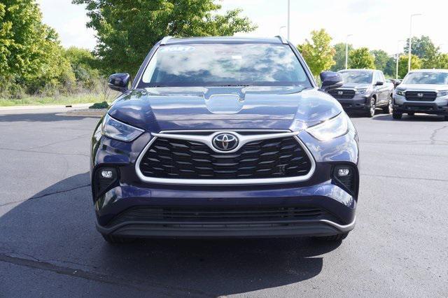 used 2021 Toyota Highlander car, priced at $31,300