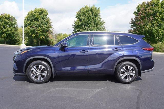 used 2021 Toyota Highlander car, priced at $31,300