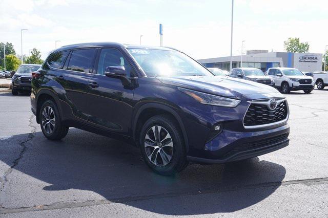 used 2021 Toyota Highlander car, priced at $31,300