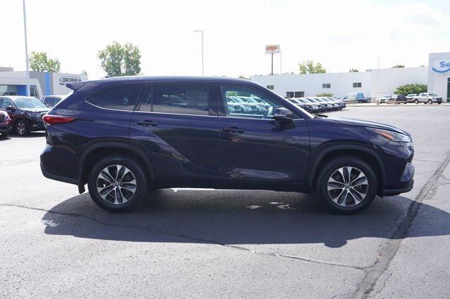 used 2021 Toyota Highlander car, priced at $31,300