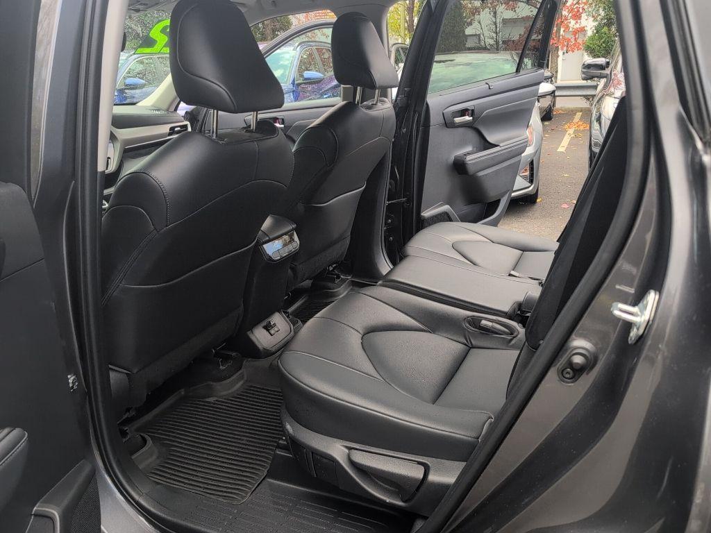 used 2022 Toyota Highlander car, priced at $33,999