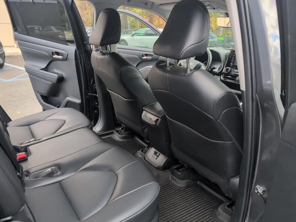 used 2022 Toyota Highlander car, priced at $33,999