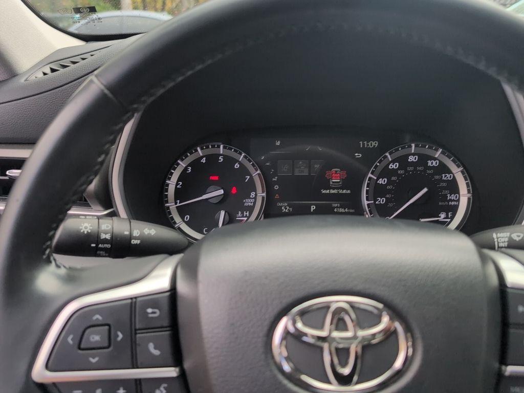 used 2022 Toyota Highlander car, priced at $33,999