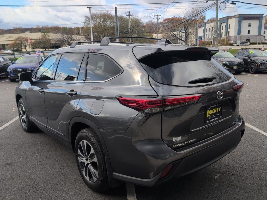used 2022 Toyota Highlander car, priced at $33,999