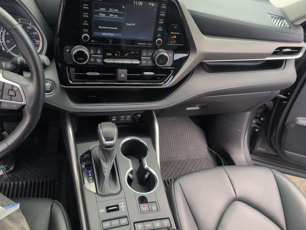 used 2022 Toyota Highlander car, priced at $33,999