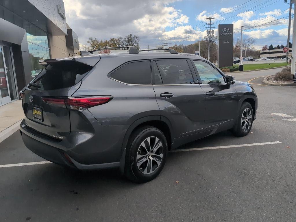 used 2022 Toyota Highlander car, priced at $33,999