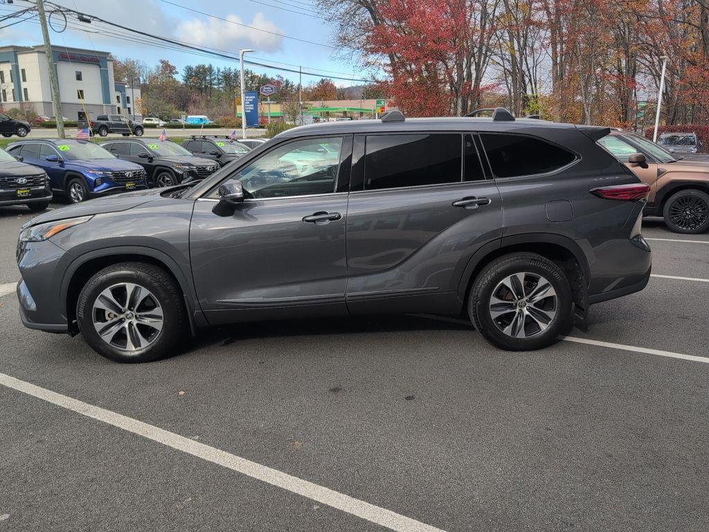 used 2022 Toyota Highlander car, priced at $33,999