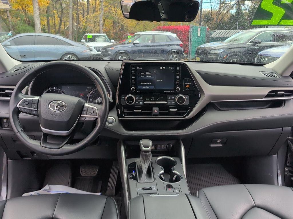 used 2022 Toyota Highlander car, priced at $33,999