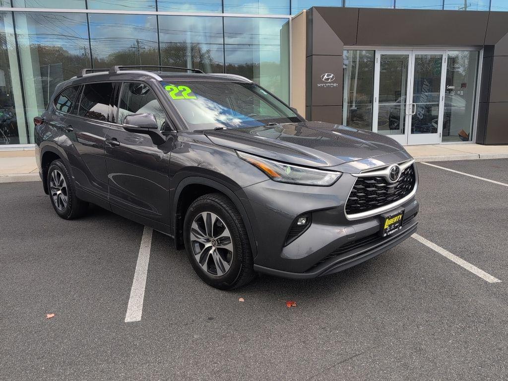 used 2022 Toyota Highlander car, priced at $33,999