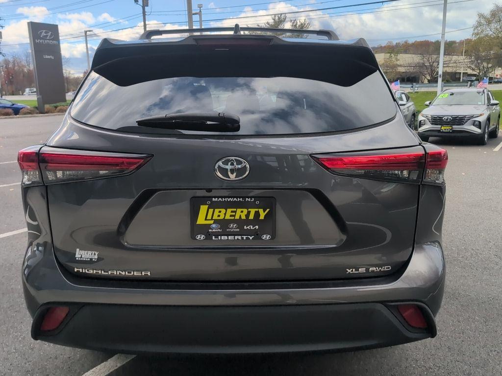 used 2022 Toyota Highlander car, priced at $33,999
