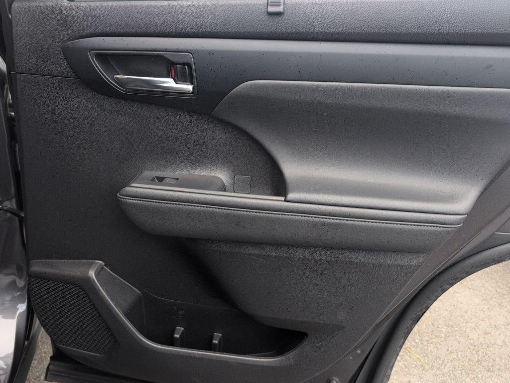 used 2022 Toyota Highlander car, priced at $33,999