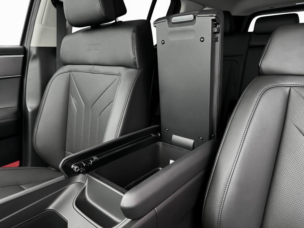 new 2025 Hyundai Santa Fe car, priced at $39,585