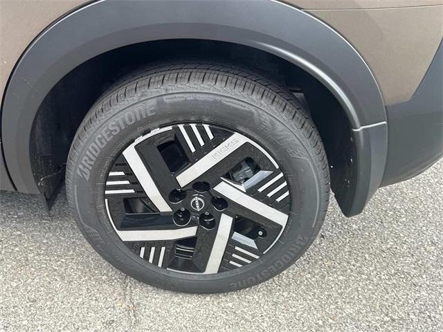 new 2025 Nissan Kicks car, priced at $23,654