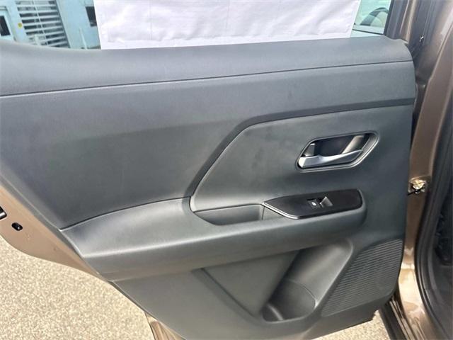 new 2025 Nissan Kicks car, priced at $23,654