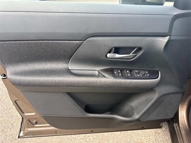 new 2025 Nissan Kicks car, priced at $23,654