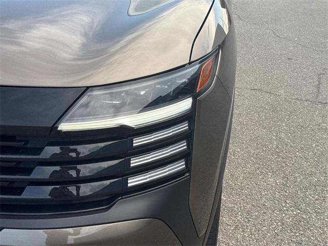 new 2025 Nissan Kicks car, priced at $23,654