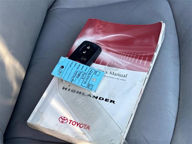 used 2008 Toyota Highlander car, priced at $9,988
