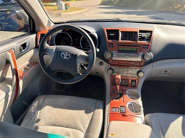 used 2008 Toyota Highlander car, priced at $9,988